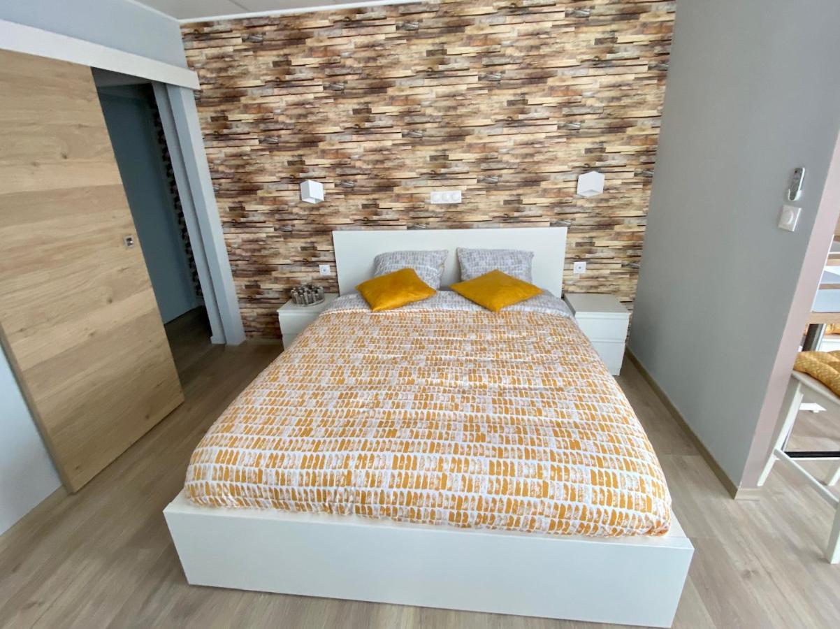 Logements Equipes A Onnaing Avec Espace Balneo En Option Proche Toyota, Autoroute Et Valenciennes Kültér fotó
